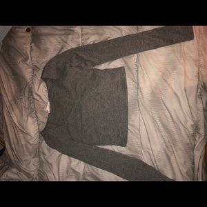 gray long sleeve crop top